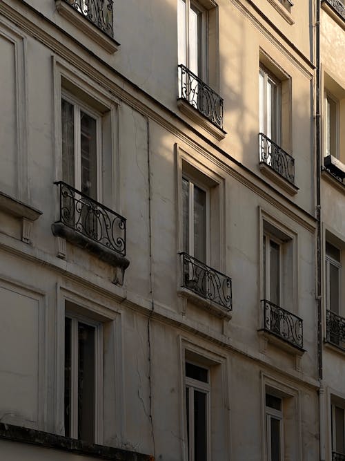 Foto d'estoc gratuïta de balcons, bloc de pisos, casa de poble