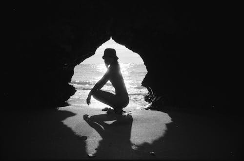 Foto d'estoc gratuïta de barret de barret, bikini, blanc i negre