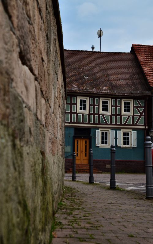 Free Explore this charming half-timbered house in a historic German village, captured on a peaceful street. Stock Photo