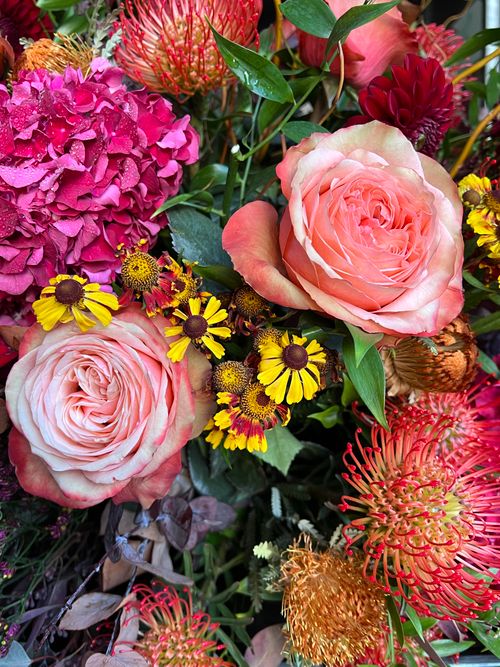 Free A stunning floral bouquet featuring roses, hydrangeas, and exotic flowers in vibrant colors. Stock Photo