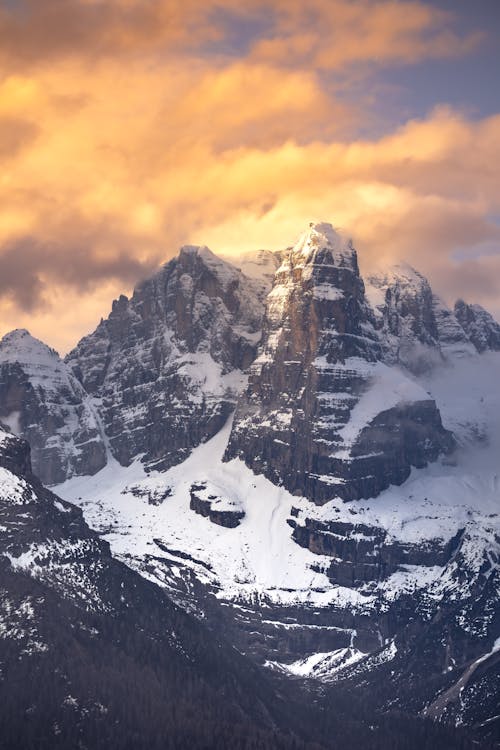 Kostenloses Stock Foto zu bewölkt, felsiger berg, landschaft