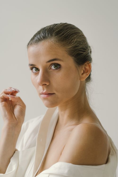 Free Close-up portrait of a woman with soft lighting, showcasing elegance and natural beauty. Stock Photo