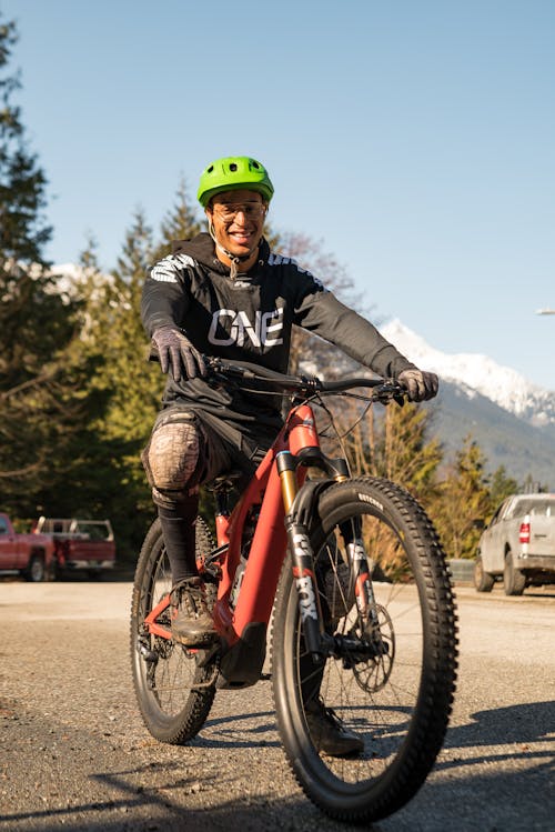 Foto profissional grátis de ativo, bicicleta de montanha, capacete de segurança