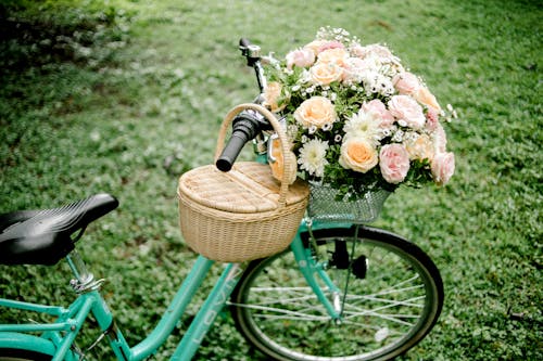 คลังภาพถ่ายฟรี ของ จอด, จักรยาน, ช่อดอกไม้