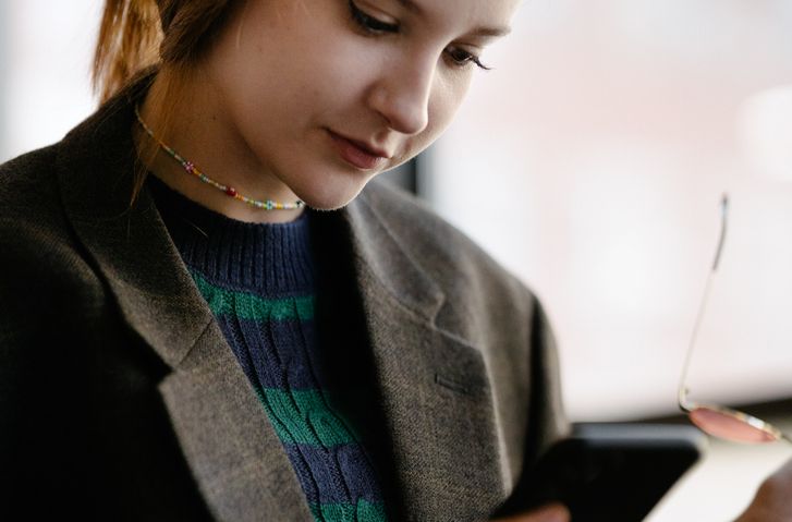 Online dating: starting a conversation on a niche platform