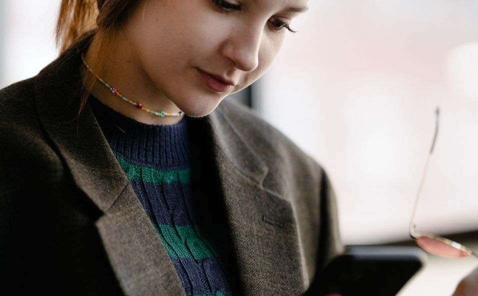 Online dating: starting a conversation on a niche platform