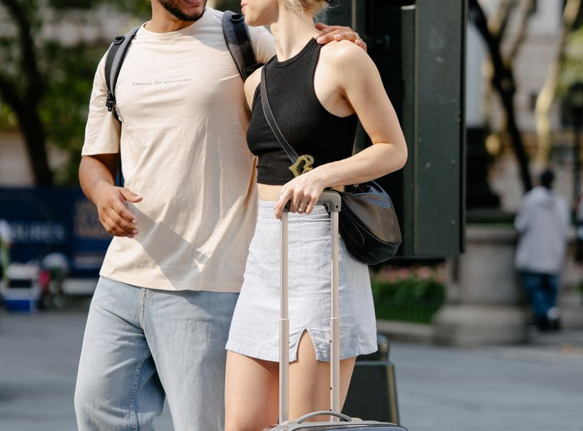 Online dating: starting a conversation on a niche platform