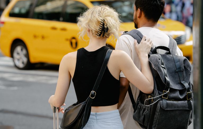 Online dating: starting a conversation on a niche platform