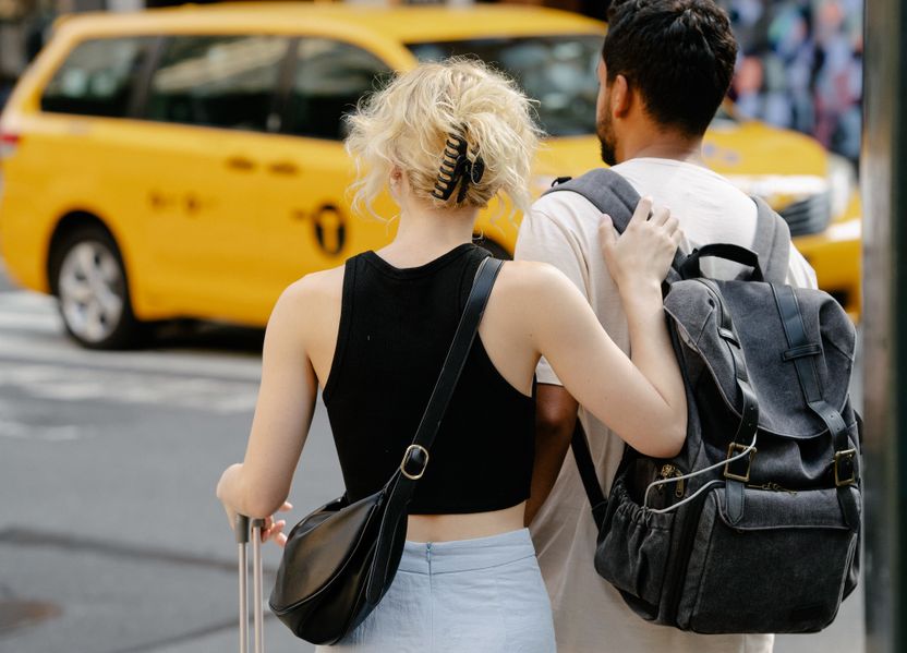 Online dating: starting a conversation on a niche platform