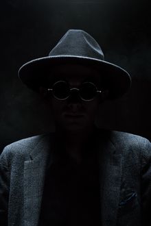Silhouette of a person in a wide-brimmed hat, photo by Andrew Schwark on Pexels
