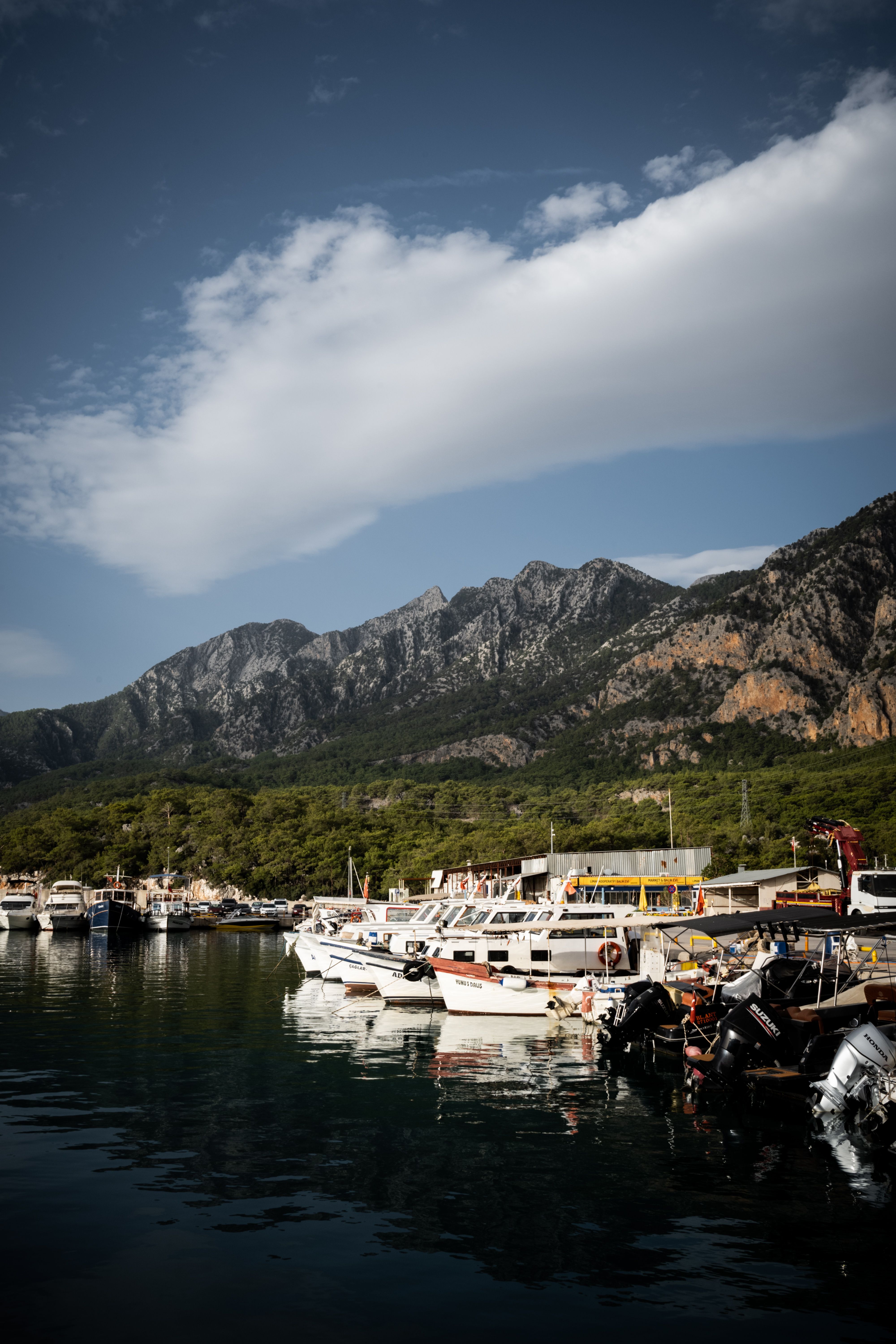 Boats Docked on the Bay Under Blue Sky · Free Stock Photo