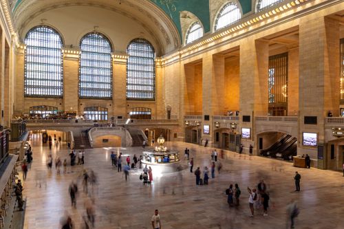 Free Vibrant interior of Grand Central Terminal, showcasing its iconic architecture and bustling atmosphere. Stock Photo