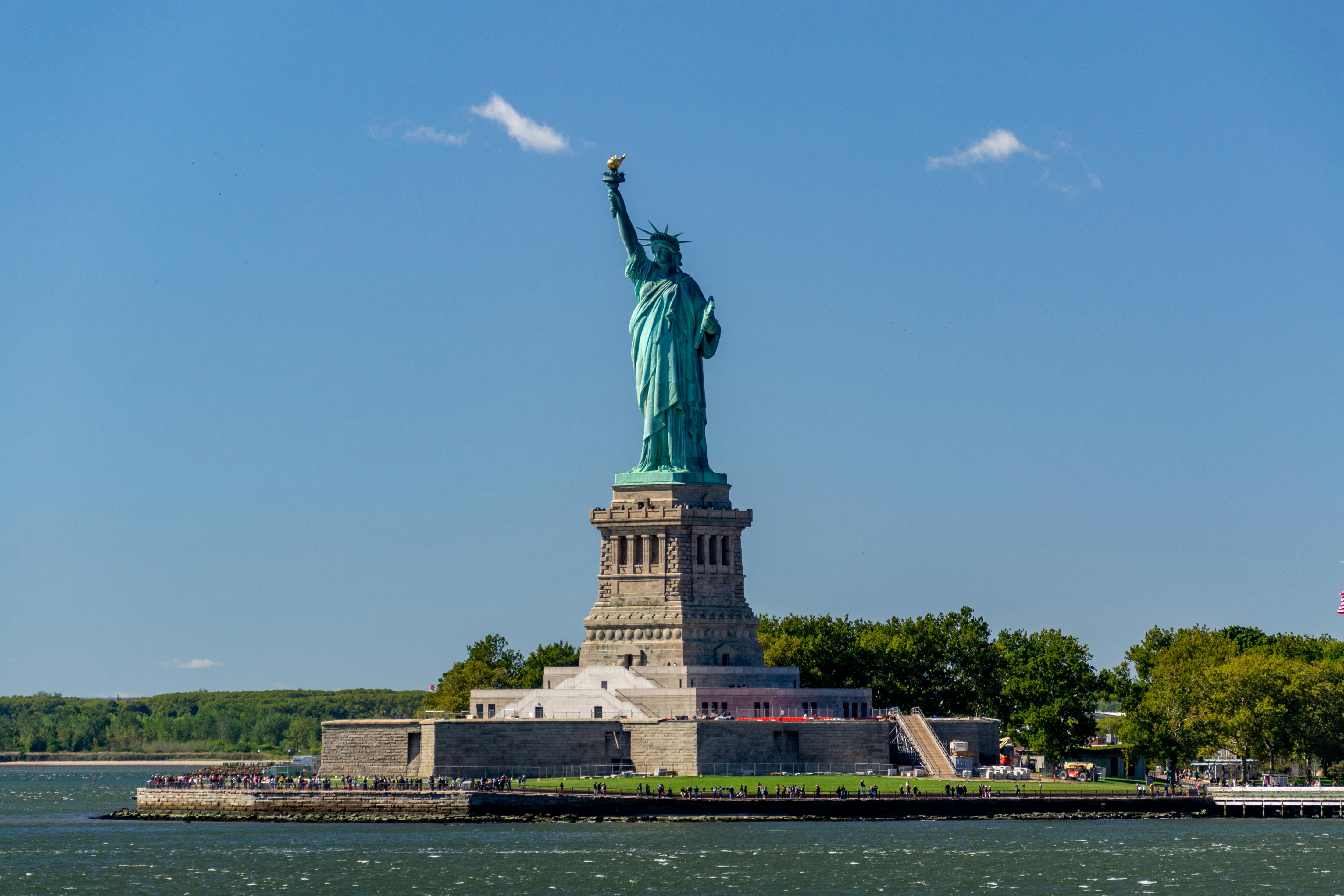 Low Angle Photography of Gray Statue · Free Stock Photo