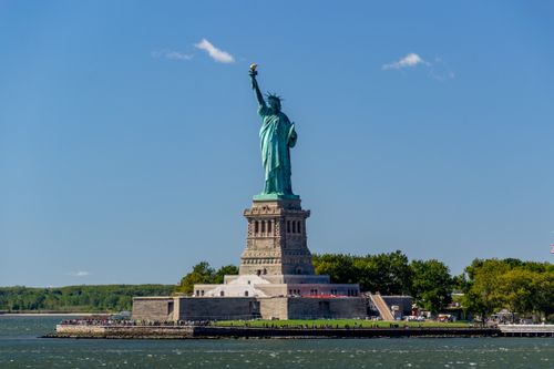 Free The Statue of Liberty on Liberty Island with a clear blue sky, a symbol of freedom. Stock Photo