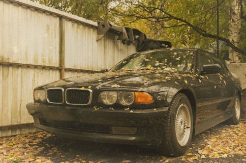 Foto profissional grátis de abandonado, automobilístico, BMW