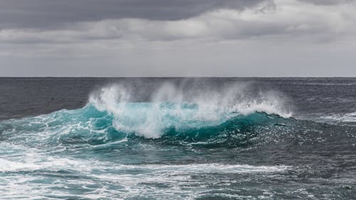 Free Sea Water Waves during Daytime Stock Photo