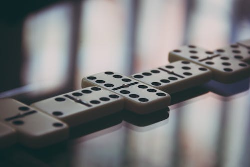 Domino Bloklarının Sığ Fotoğrafı