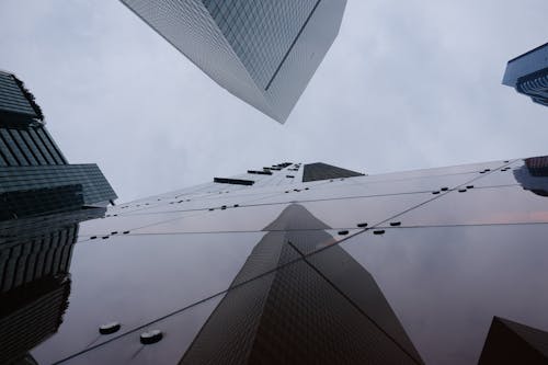 Kostenloses Stock Foto zu bürogebäude, innenstadt, innenstadtbezirke