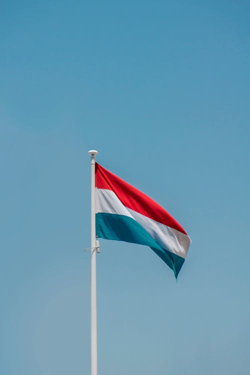 Photos gratuites de ciel bleu, drapeau, drapeau luxembourgeois