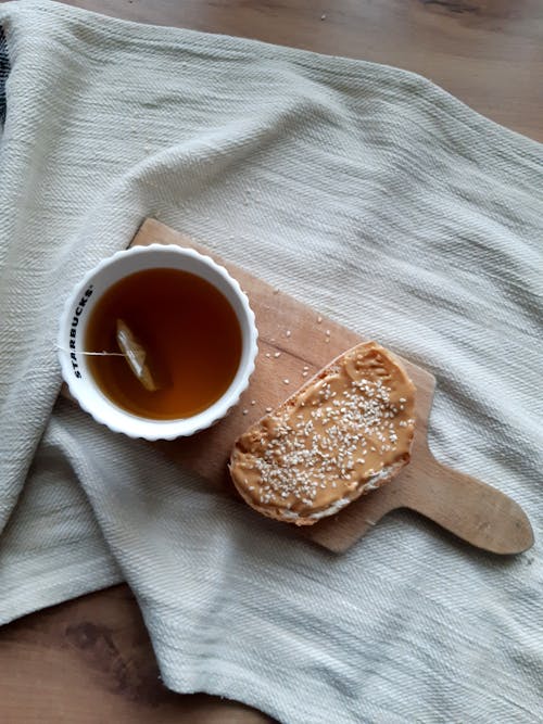 Fotobanka s bezplatnými fotkami na tému čaj, chlieb, doska na krájanie