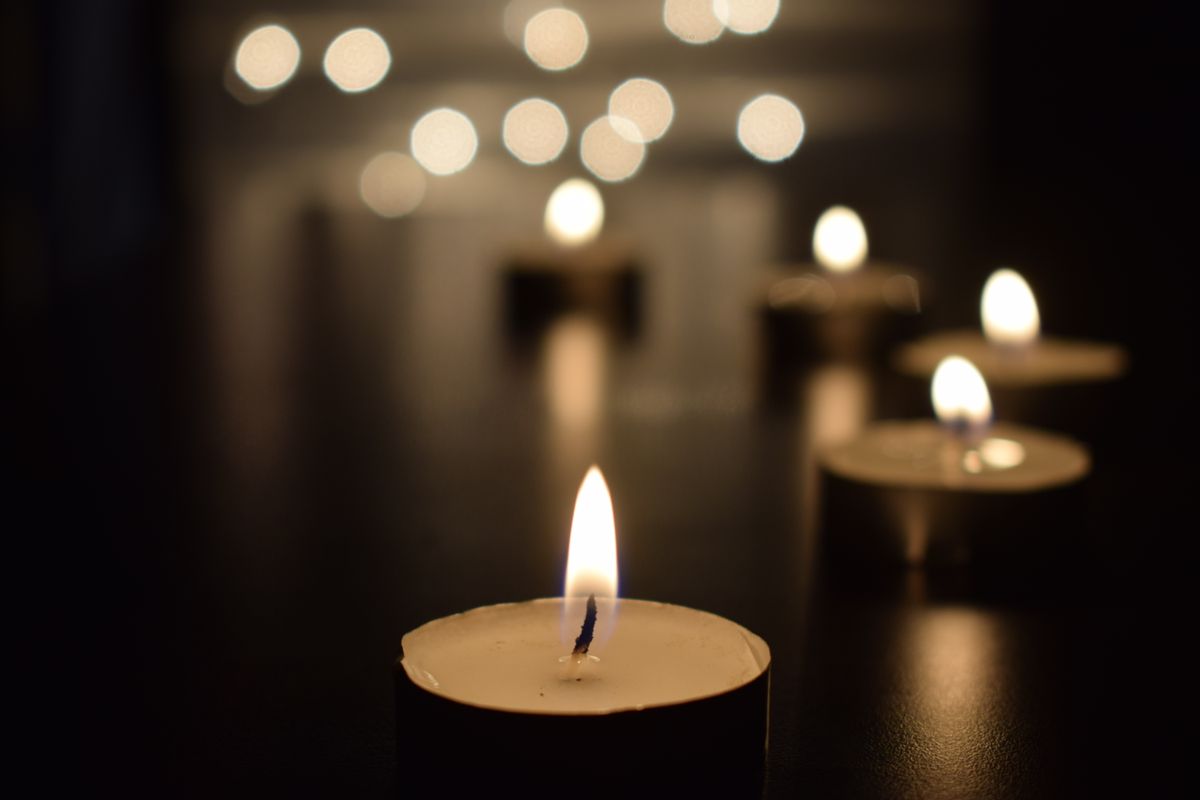 Warm candlelight with soft bokeh — photo by TANMAY GHOSH on Pexels