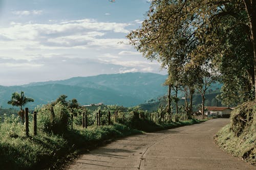 Immagine gratuita di calcestruzzo, campagna, montagna