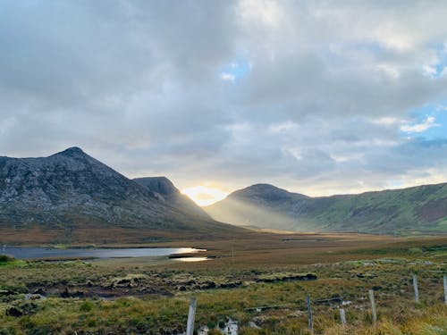 Gratis stockfoto met bergen, gras, landschap