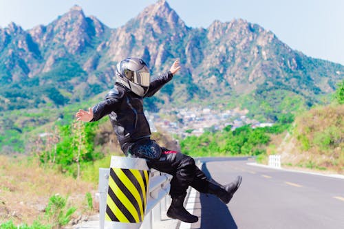 Fotobanka s bezplatnými fotkami na tému balansovanie, kožená bunda, motocyklista