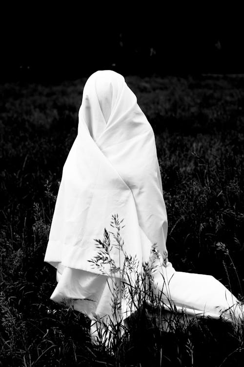 Darmowe zdjęcie z galerii z czarno-biały, monochromatyczny, osoba