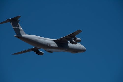 Gratis stockfoto met blauwe lucht, lage hoek schot, lucht transport