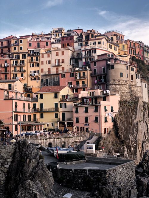 Free Colorful cliffside houses in Vernazza, Italy showcase Mediterranean architecture. Stock Photo
