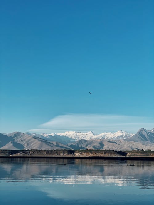 Безкоштовне стокове фото на тему «блакитне небо, вертикальні постріл, видом на гори»
