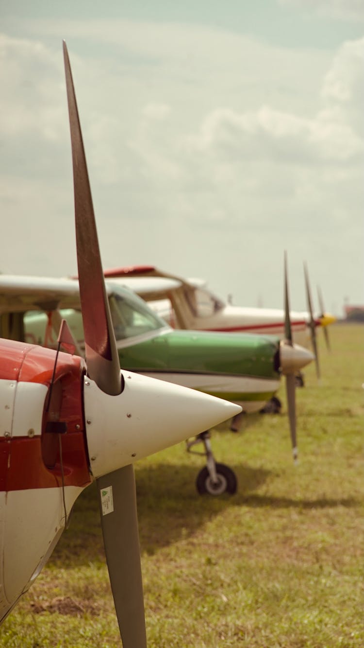 Airplanes With Propellers