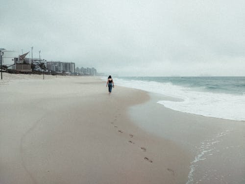 Fotobanka s bezplatnými fotkami na tému chôdza, morské pobrežie, morského pobrežia