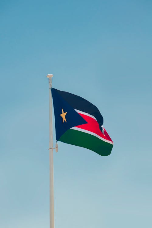 Foto d'estoc gratuïta de bandera nacional, cel blau, foto amb angle baix