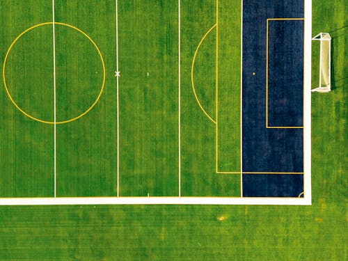 Fotos de stock gratuitas de campo de fútbol, campo deportivo, foto con dron