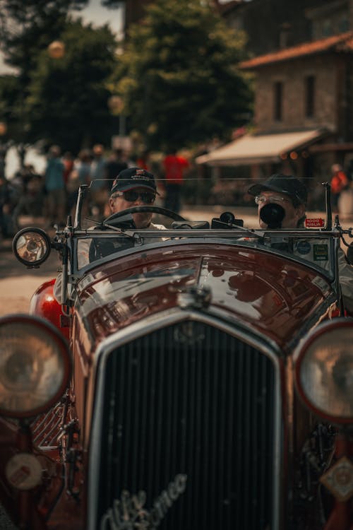 Δωρεάν στοκ φωτογραφιών με oldtimer, άνδρες, αυτοκίνητο