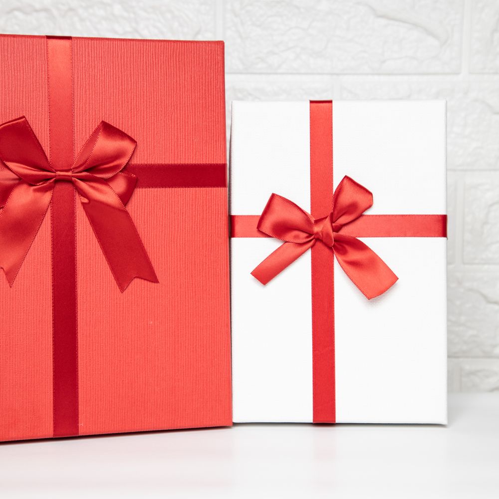 Hinstock — professional packers wrapping and boxing belongings