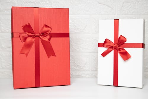 Безкоштовне стокове фото на тему «відображення, подарунки, подарункові коробки» стокове фото