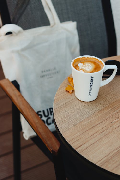 Fotobanka s bezplatnými fotkami na tému cappuccino, horúci nápoj, hrnček