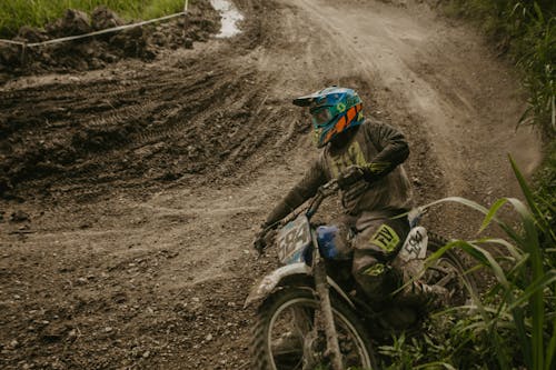 摩托車越野賽, 泥土路, 車削 的 免費圖庫相片