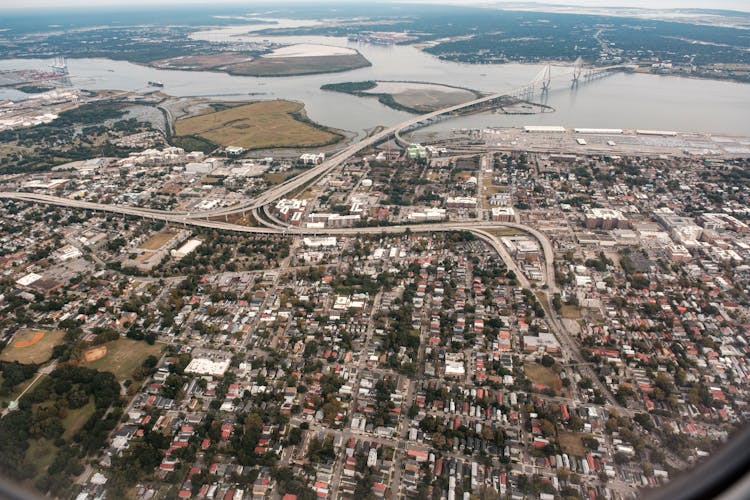 South Charleston On Runway 33 Approach