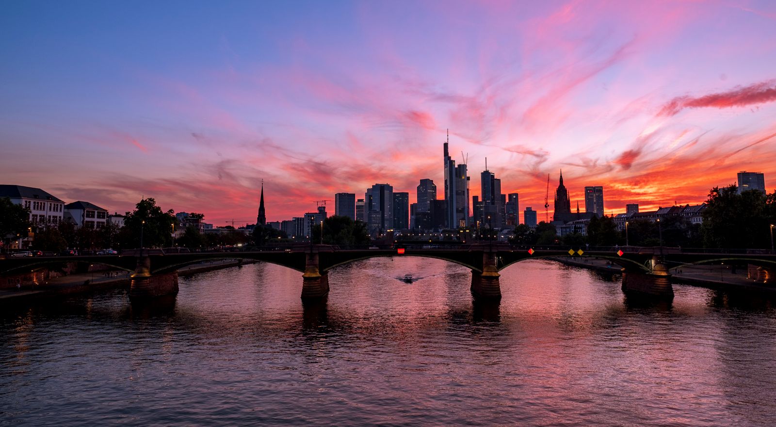 Frankfurt skyline and the Eiserner Steg bridge over the Main