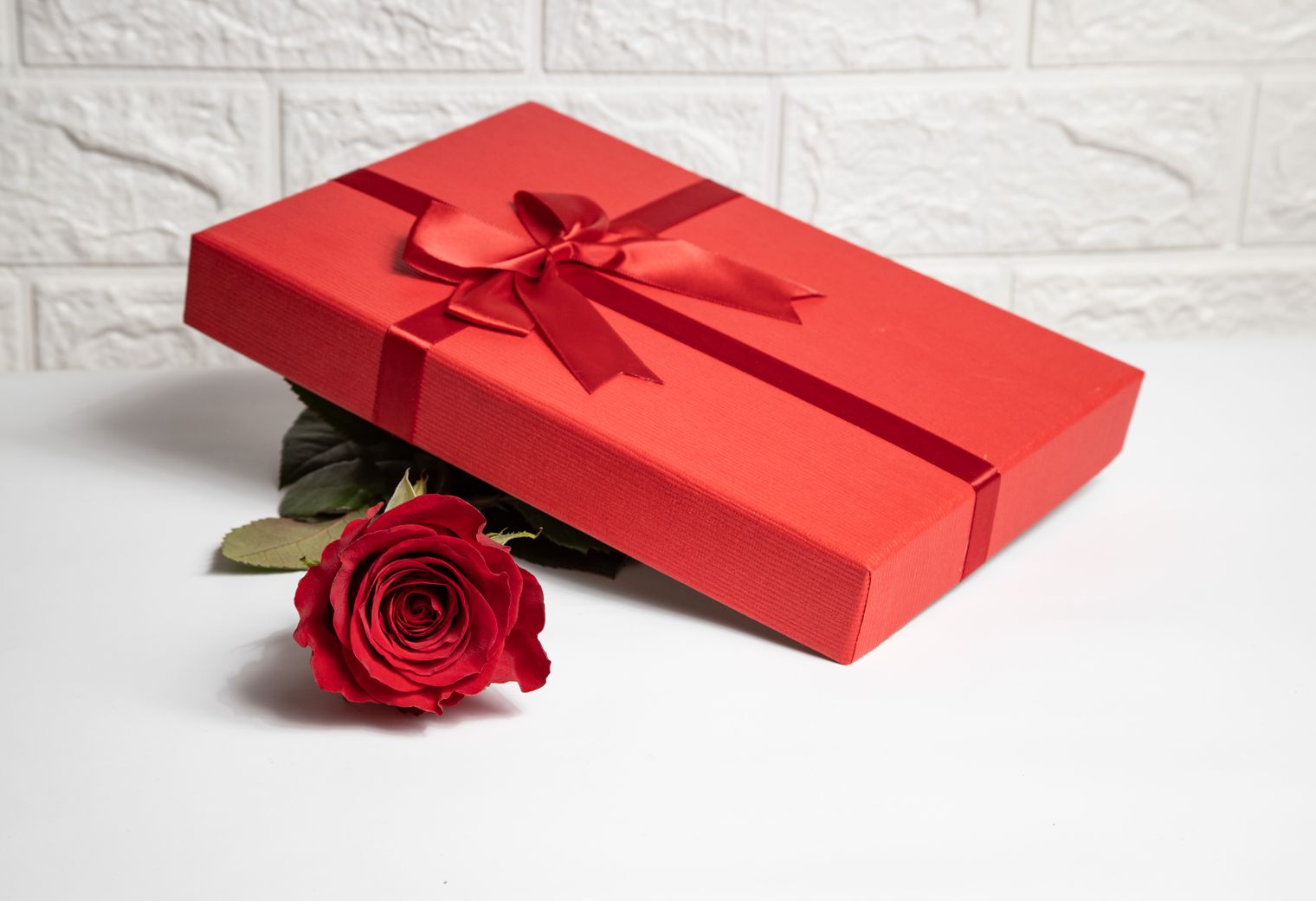 Broadfield — professional packers wrapping and boxing belongings