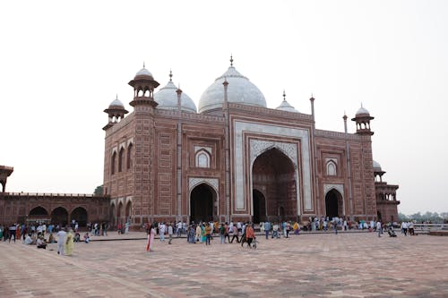 People at the Taj Mahal 