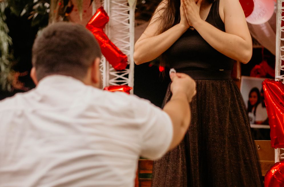Online dating: starting a conversation on a niche platform