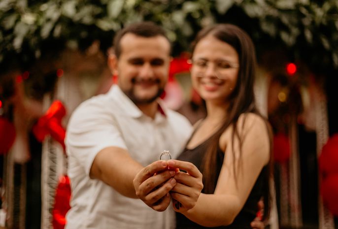 Online dating: starting a conversation on a niche platform