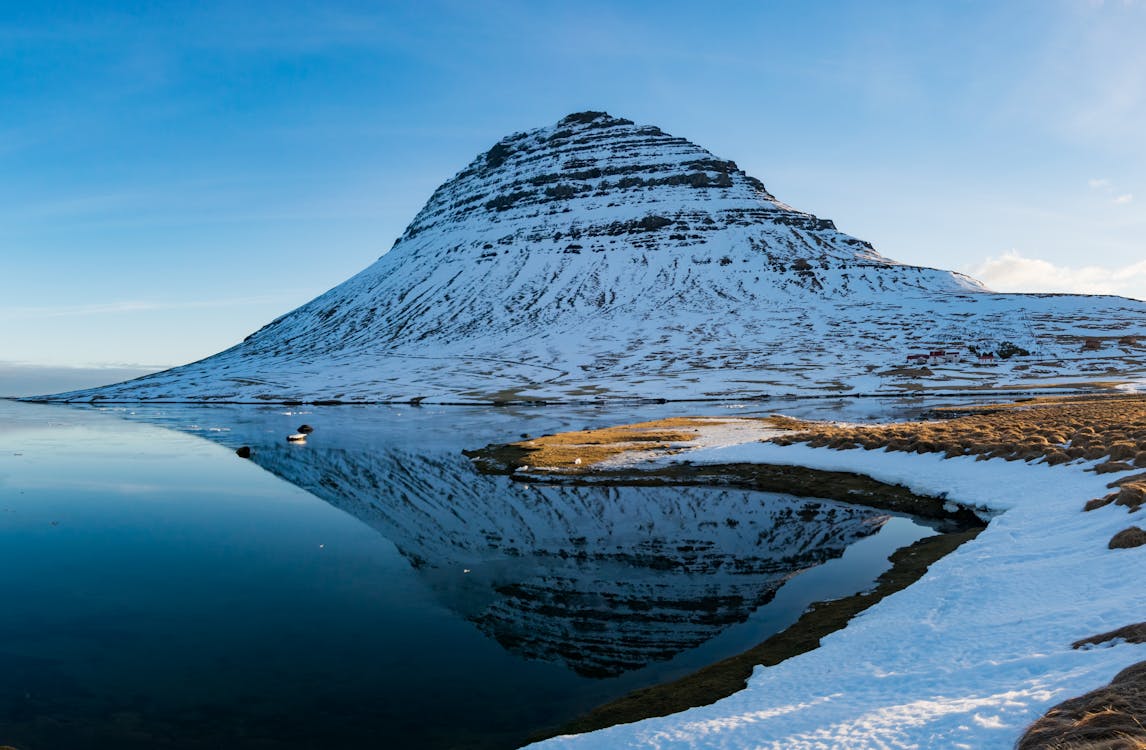 Montanha Coberta De Neve