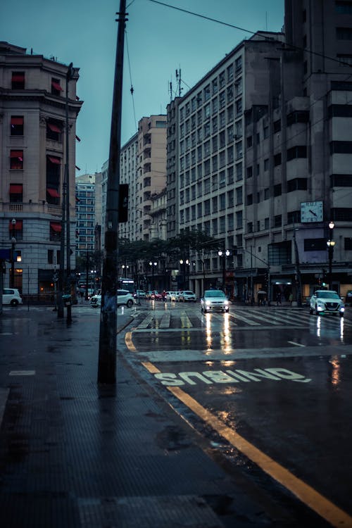 Foto d'estoc gratuïta de carrer, carretera asfaltada, ciutat