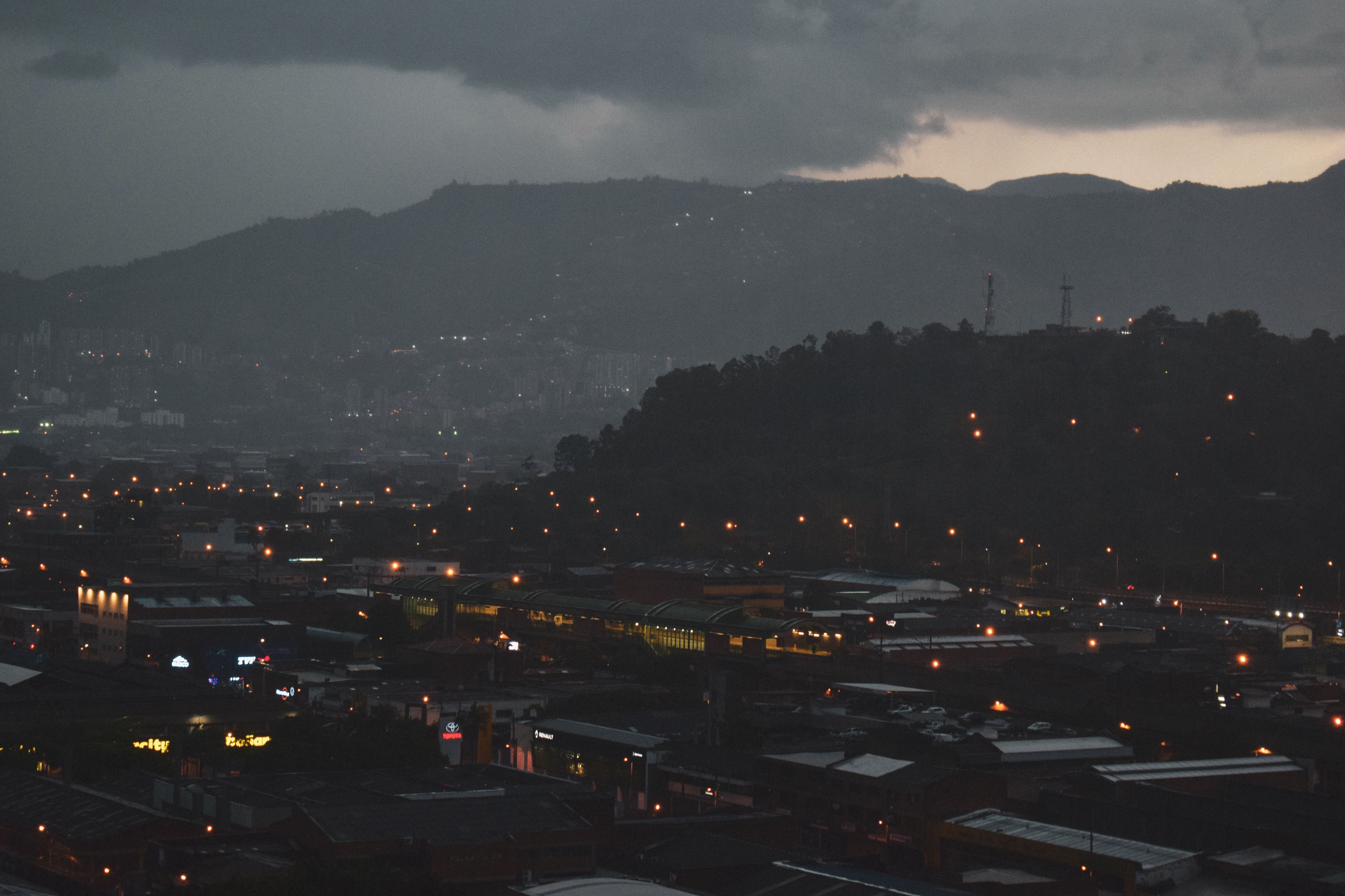 Night sounds from the last street